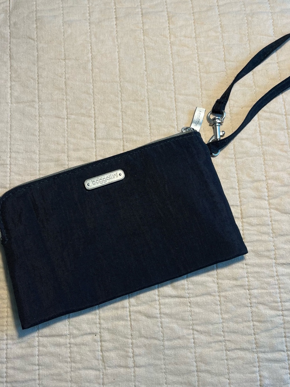 Baggallini Navy Wristlet Clutch with Detachable Strap